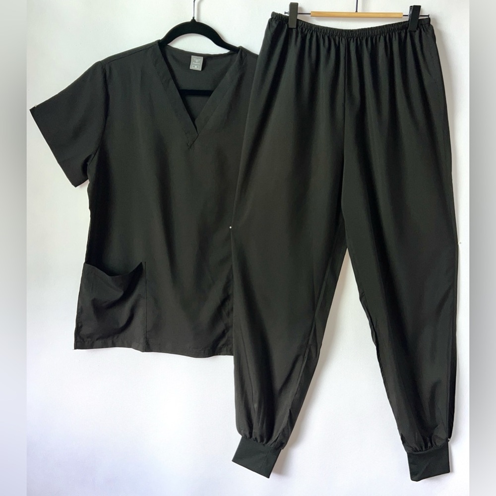 NiaaHinn Women's Black Scrub Set V-Neck‎ Top Jogger Pants Size Medium